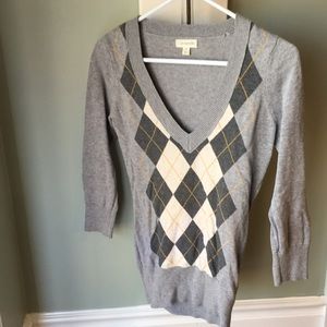 Size M VNeck Argyle Sweater